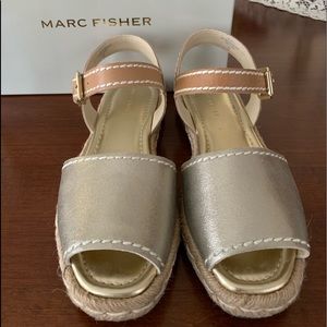 EUC Marc Fisher Metallic Gold Open Toe Sandal